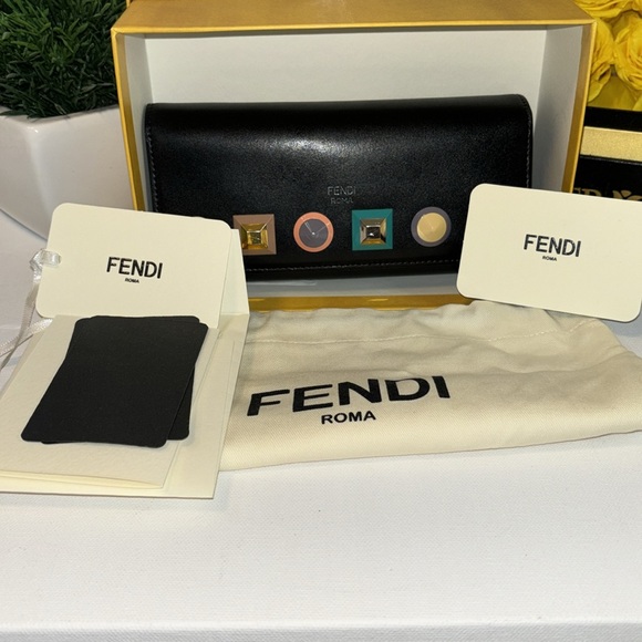 EUC FENDI Chain Wallet with full inclusion - Picture 10 of 14